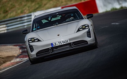 Porsche Taycan lập kỷ lục mới trên đường đua Nürburgring