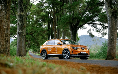 VinFast bàn giao số lượng xe điện kỷ lục