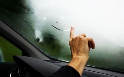 Cách xử lý hiện tượng kính ô tô bị mờ