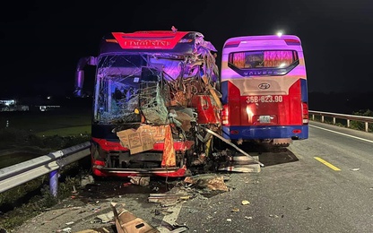Hai xe khách va chạm trên cao tốc, 1 hành khách tử vong, 26 người bị thương