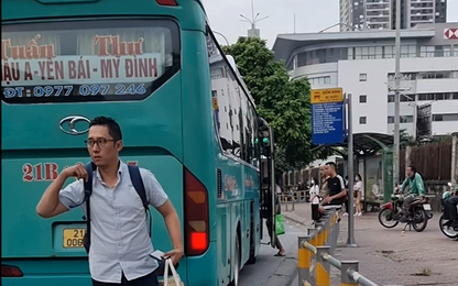 Xe khách chiếm dụng điểm dừng xe buýt để bắt khách