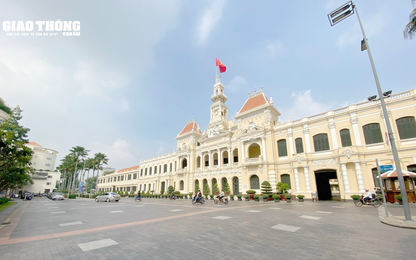 Khẩn trương khắc phục mặt đường trơn trượt trước UBND TP. HCM