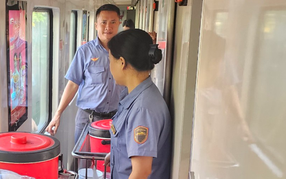 Ngành đường sắt bán hàng qua app trên các đoàn tàu khách