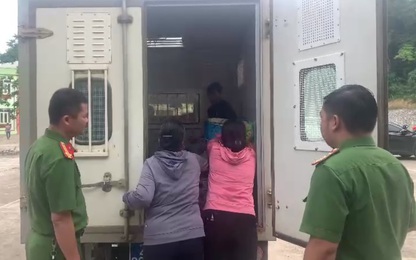 Hòa Bình: Video bắt giam đôi nam nữ phóng xe máy thông chốt nhiều lần còn trêu cảnh sát