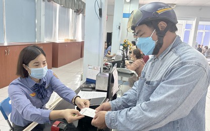 Người dân đợi từ 3h sáng ở ga Sài Gòn mua vé tàu tết Giáp Thìn 2024