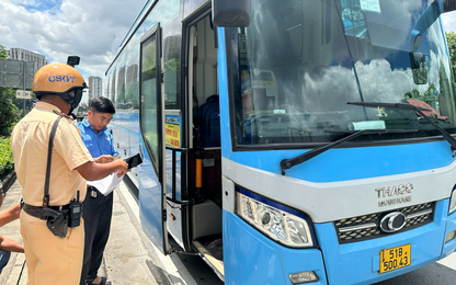 TP.HCM: CSGT kiểm tra nhiều xe khách Thành Bưởi sau vụ tai nạn khiến 5 người tử vong