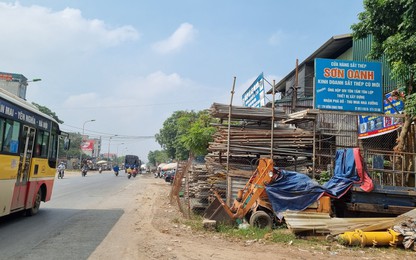 Sau phản ánh, quận Hà Đông "thờ ơ" trước vi phạm hành lang đường bộ trên QL6