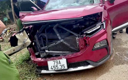 Ô tô con đâm vào hộ lan mềm tuyến QL26 ở Đắk Lắk, 5 người thương vong