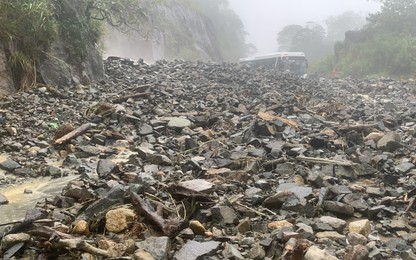 Video QL27C qua đèo Khánh Lê sạt lở, đường Nha Trang - Đà Lạt bị chia cắt