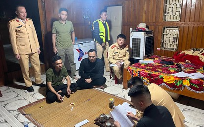 Hà Nội: CSGT mật phục xuyên đêm bắt quả tang tàu hút cát trái phép trên sông Hồng