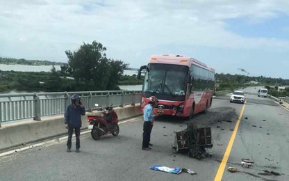 Xe khách đi vào đường cấm, va chạm xe máy khiến một người tử vong