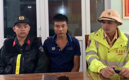 Video CSGT Nghệ An xuyên đêm kiểm tra xe khách trên QL1A bắt đối tượng giết người