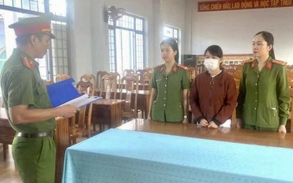 Khởi tố, bắt tạm giam người phụ nữ xé biên bản vi phạm, hành hung CSGT ở Kon Tum