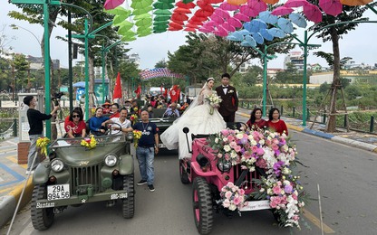 Dàn gần 30 xe Jeep cổ rước dâu tại Hà Nội