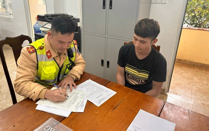 Video hai thanh niên ở Đắk Lắk chạy xe máy bốc đầu trên QL26, dương tính ma tuý