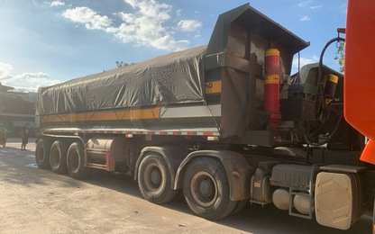 CSGT Đắk Lắk xử phạt xe đầu kéo chở cát quá tải "khủng", không có hoá đơn