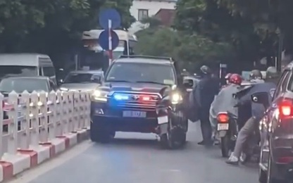 Đã xác minh được 2 tài xế vụ chặn đầu ôtô biển xanh đi ngược chiều ở Hà Nội