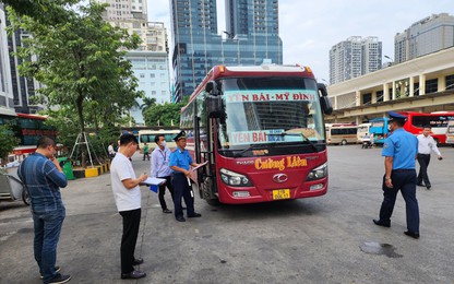 Thanh tra Sở GTVT Hà Nội tước tem kiểm định, thu hồi phù hiệu vận tải gần 1.000 phương tiện các loại