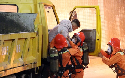 Cận cảnh diễn tập cứu hộ, cứu nạn tai nạn xe bốc cháy trong hầm Hải Vân