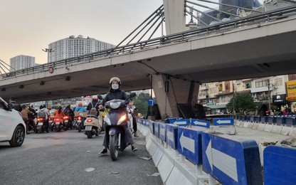 Hà Nội: Giao thông lộn xộn trong ngày đầu thí điểm phân luồng nút giao Ngã Tư Sở
