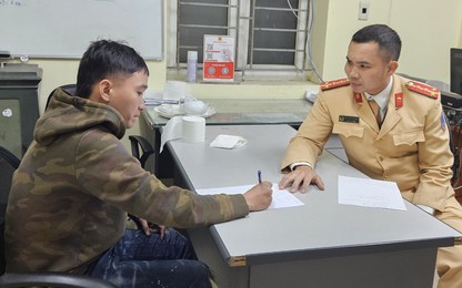 CSGT Hà Nội phối hợp với nhân dân "bắt nóng" tên cướp trên đường Nguyễn Trãi