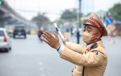 CSGT Hà Nội xuống đường, quyết không để ùn ứ giao thông dịp nghỉ tết Dương lịch