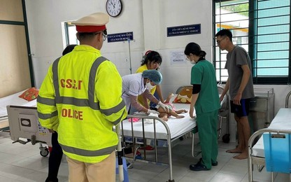 Cháu bé lên cơn co giật nguy kịch, CSGT Đà Nẵng dùng xe đặc chủng đưa đi cấp cứu kịp thời