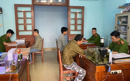 Khởi tố, bắt tạm giam nhóm thanh niên đánh 2 nữ nhân viên gác chắn