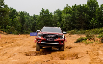 Ford Việt Nam hướng dẫn kỹ năng lái xe an toàn cho
đường địa hình