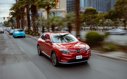 VinFast bắt đầu bàn giao xe điện VF 8 City Edition cho khách hàng Mỹ