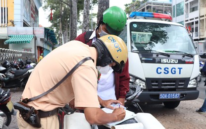 TP.HCM: CSGT tăng cường xử phạt, đảm bảo ATGT trước cổng trường học