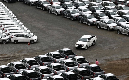 Nhập khẩu ô tô tiếp tục sụt giảm