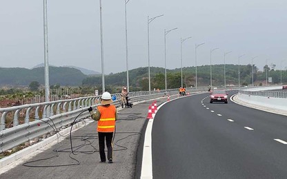 Hạn chế tốc độ lưu thông cao tốc Vân Đồn - Móng Cái để thi công cáp quang