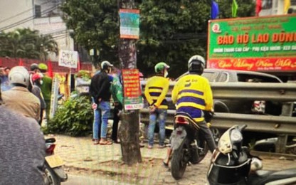 Hà Nội: Ôtô bị hất văng sau va chạm với tàu hoả ở Ngọc Hồi