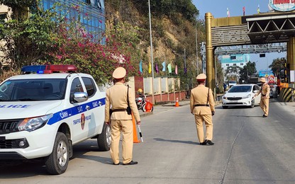 Theo chân CSGT Hòa Bình bắt "ma men" điều khiển phương tiện trên QL6