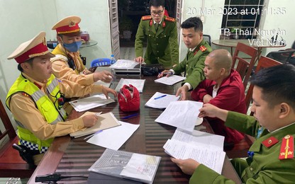 Liên tiếp phát hiện xe ô tô khách sử dụng tem kiểm định giả