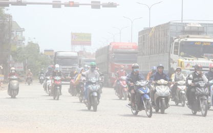 Quốc lộ 51 bụi cuốn, dân nơm nớp lo tai nạn khi lưu thông