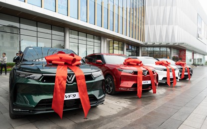 VinFast chính thức bàn giao xe VF 9 cho những khách hàng đầu tiên