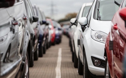 Ô tô nhập khẩu vẫn ồ ạt về nước dù sức mua suy giảm