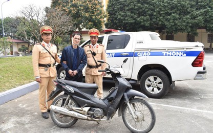 Đối tượng mới ra tù đập đầu nữ sinh cướp xe máy bị CSGT bắt giữ