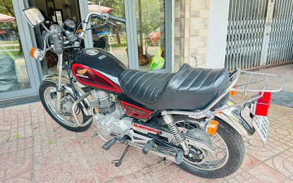 Honda Master 250 đời 1981, biển số tứ quý 8 giá gần 300 triệu đồng