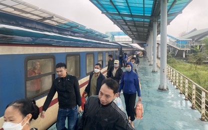 Khách đi và đến Hải Phòng ngày diễn ra Lễ hội Hoa Phượng Đỏ được giảm 10% giá vé tàu hỏa