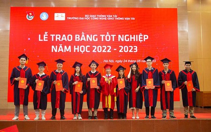 Hơn 500 sinh viên Trường Đại học Công nghệ GTVT nhận bằng tốt nghiệp năm học 2022 - 2023