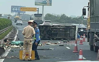 Xe tải lật nghiêng, chắn ngang cao tốc Pháp Vân - Cao Bồ