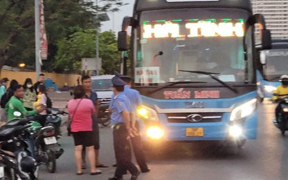 Hà Nội: Thu hồi phù hiệu hơn 1.000 ôtô khách vi phạm tốc độ