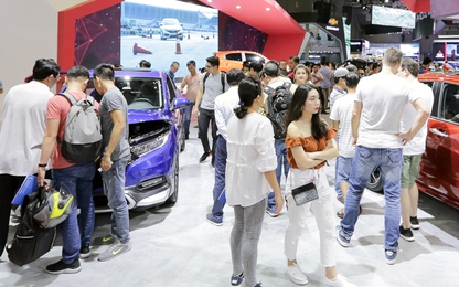 Tiêu thụ ô tô tiếp tục giảm bất chấp nỗ lực kích cầu