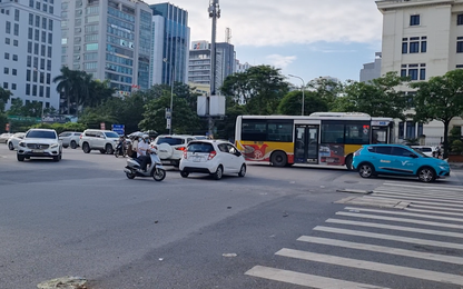 Hà Nội: Nguy cơ mất ATGT tại nút giao trên đường Tôn Thất Thuyết