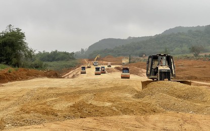 Thủ tướng yêu cầu 15 địa phương khẩn trương gỡ vướng mắc về khai thác, cung ứng vật liệu làm cao tốc