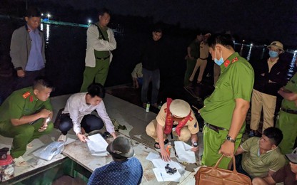 Tiền Giang: Tạm giữ 5 đối tượng và 2 phương tiện khai thác cát trái phép trên sông Tiền