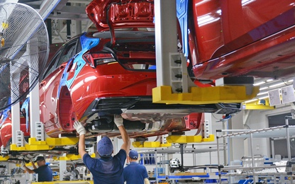 Giảm lệ phí trước bạ - Ô tô trong nước sắp "thoát hiểm"